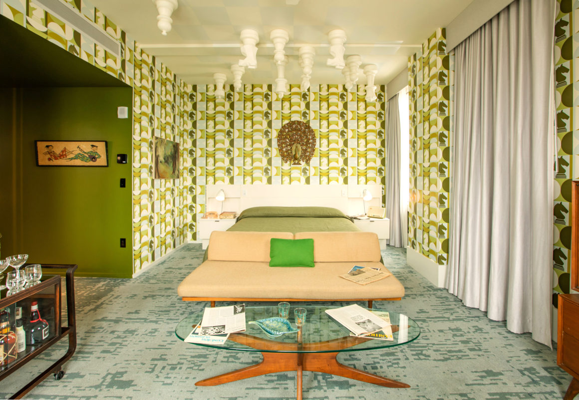 O Gambito da Rainha: hotel lança quarto inspirado na série com